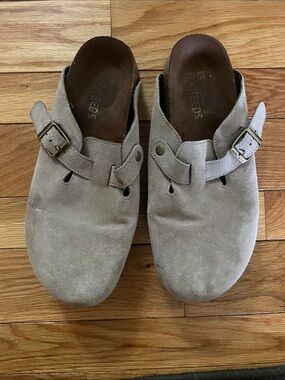 White Mountain Beige Suede Footbed Clogs